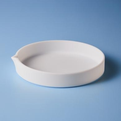Flat form evaporating dishes with spout, PTFE