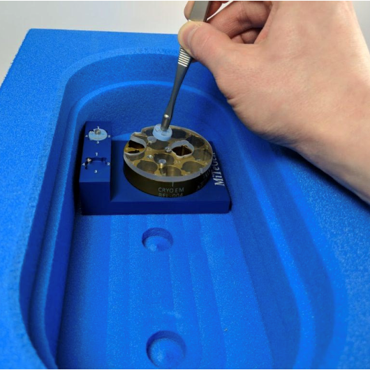 Cryo-EM puck insert and dewar – ProSciTech